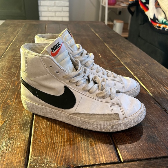 Youth size 5/ladies 7 Nike blazer - Picture 1 of 1